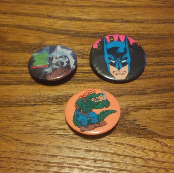 DC Comics Jewelry - Vintage 🦇 Pins 🐢 1989 90s TMNT Batman Turtles 🔥 Vtg 80s Buttons 💎 Rare ✨